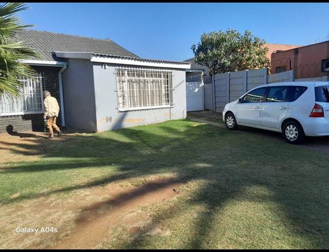 3 BEDROOM HOUSE FOR SALE IN WOODMERE